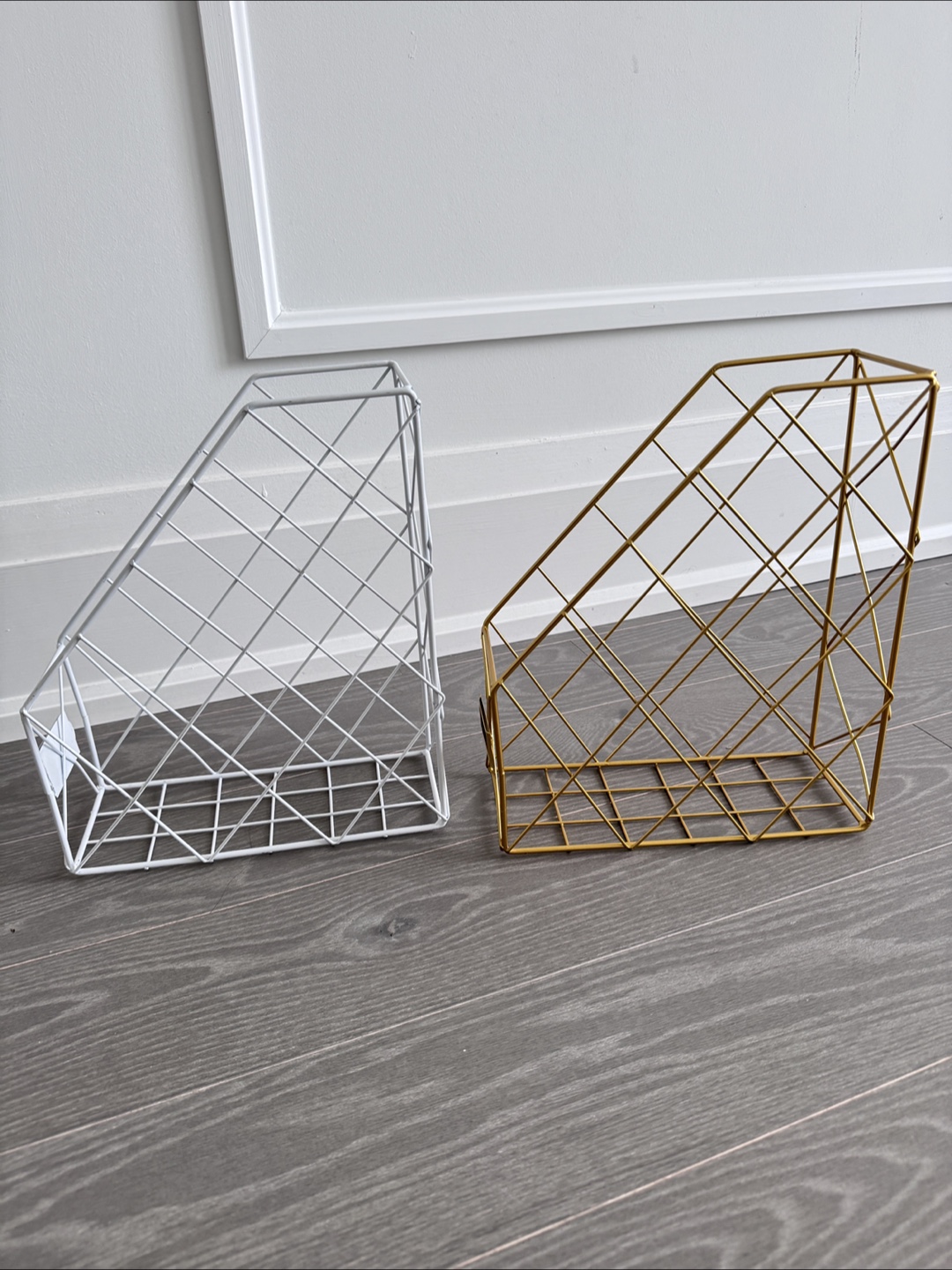 Magazine Rack - Gold and White - photo 3