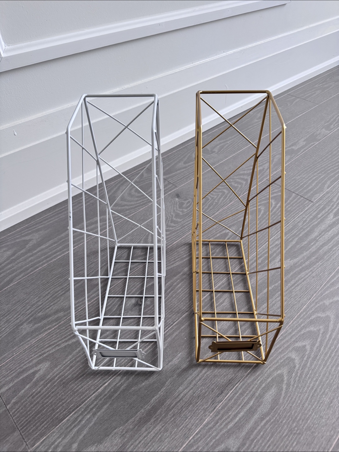Magazine Rack - Gold and White - photo 2