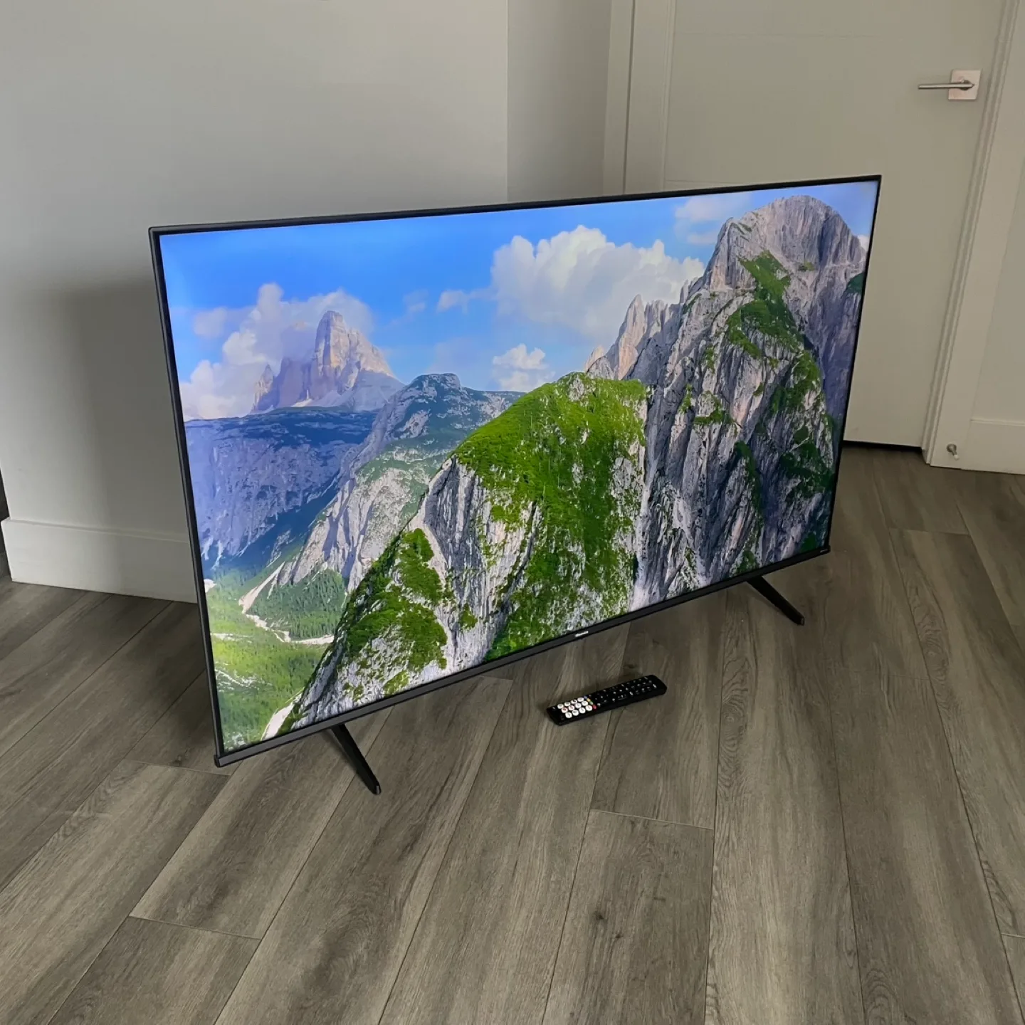 58" 4K UHD Smart TV thumbnail