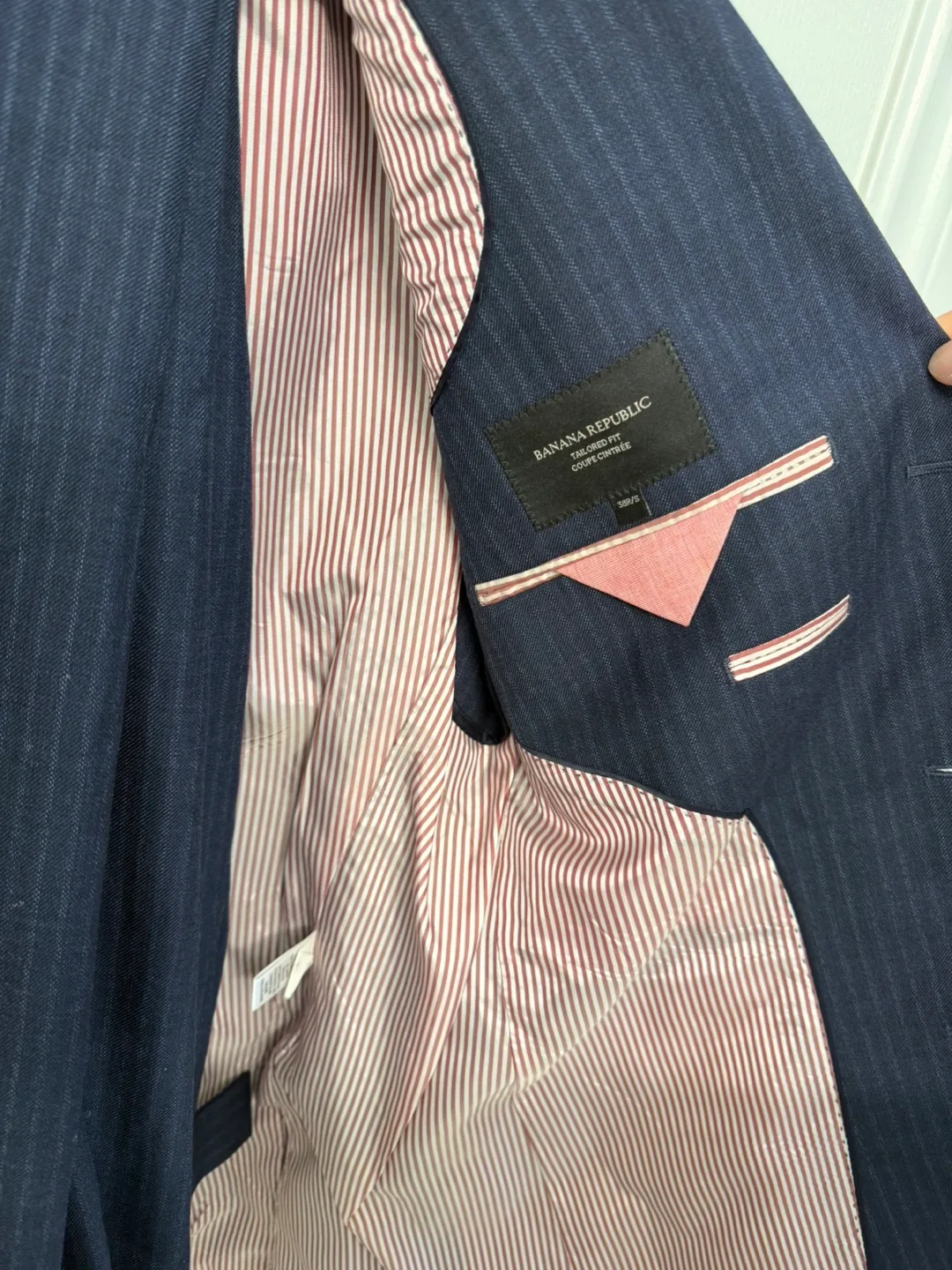 Banana Republic Tailor Slim Fit Men's Suit 38R and 30/32 pants image indicator(4)