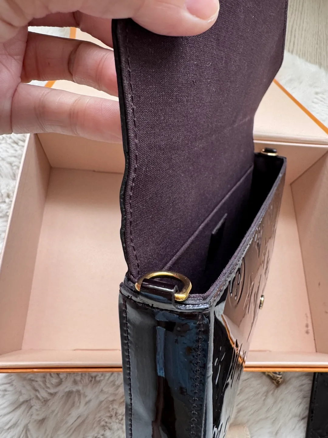 Louis Vuitton Vernis Wallet on Chain image indicator(4)