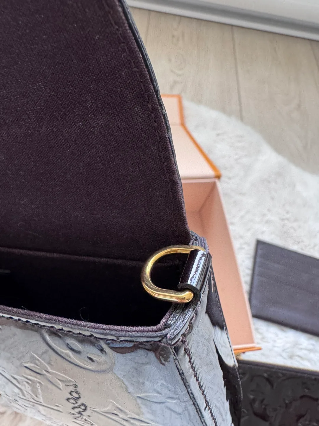 Louis Vuitton Vernis Wallet on Chain image indicator(5)