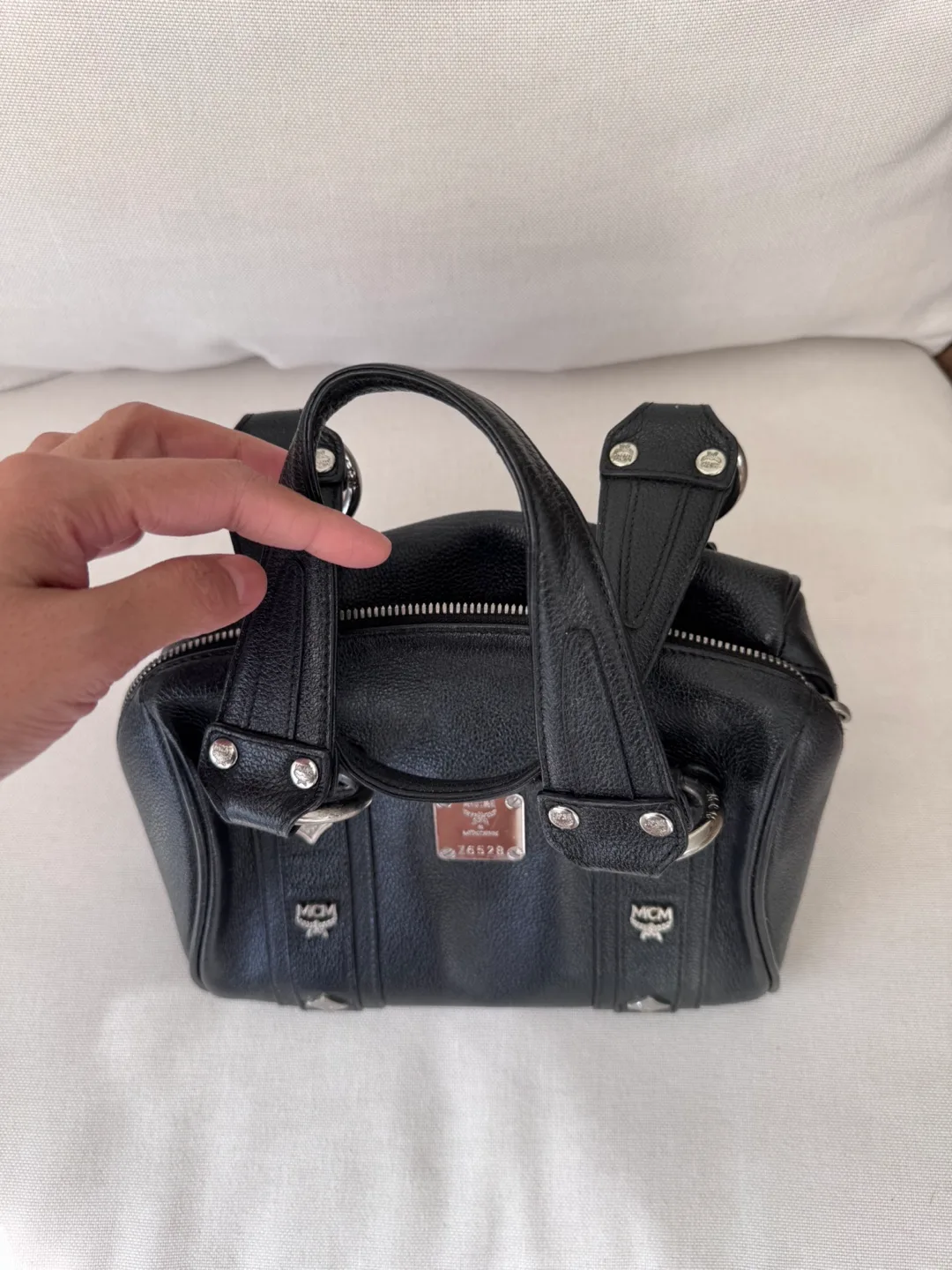MCM Black Leather Handbag image indicator(2)