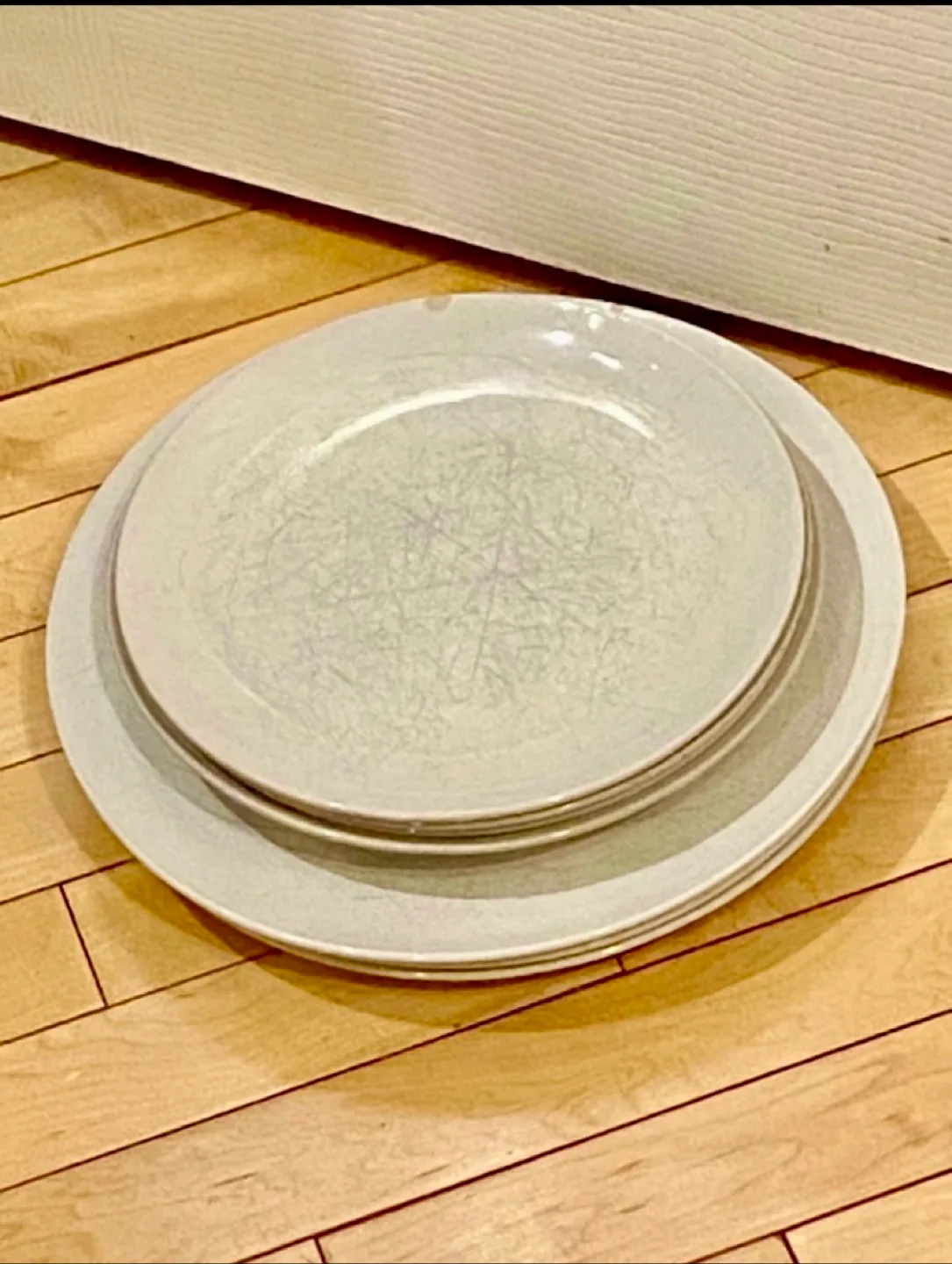 #freecycle Set of 3 Light Grey Plates thumbnail