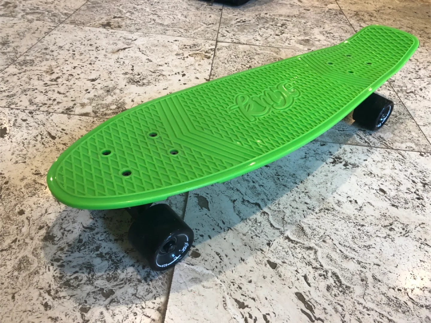 KMX Green Skateboard with Bag & Tool image indicator(2)