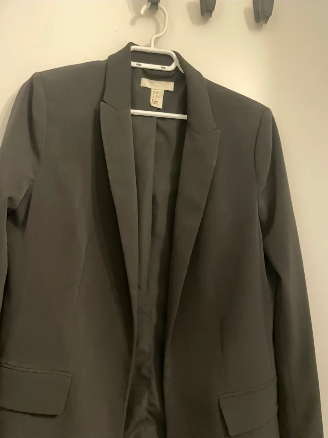 H&M Black Blazer - Size 10 image indicator(2)