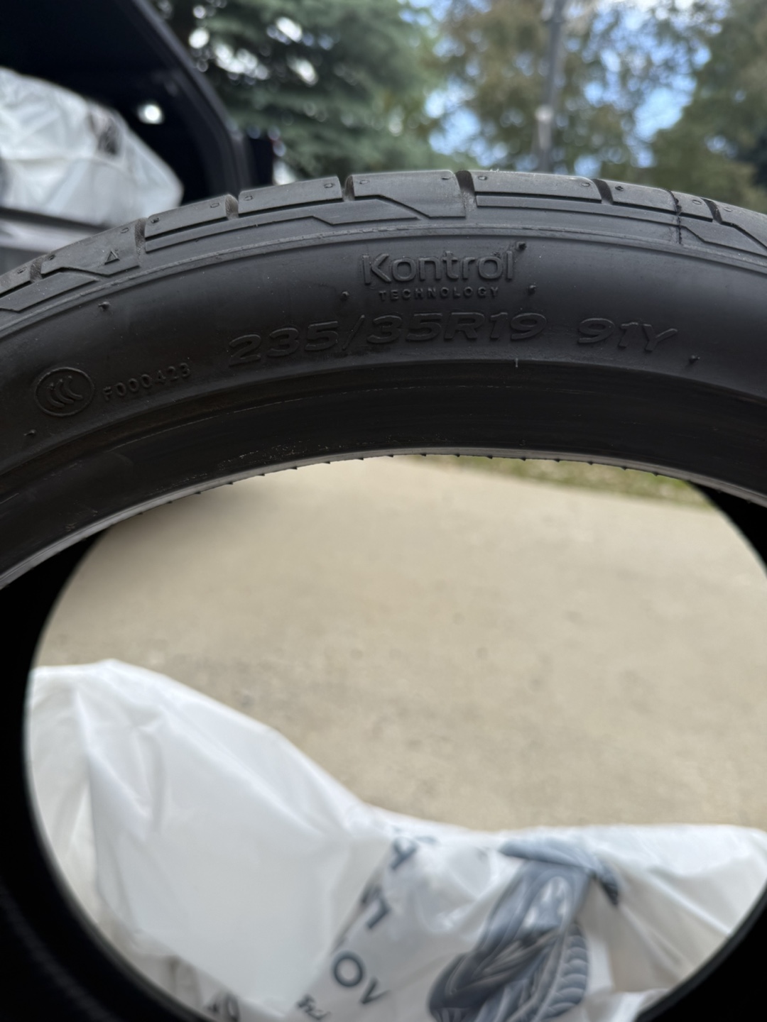 Brand New set of 4 Hankook Ventus S1 evo3 235/35R19 Tires