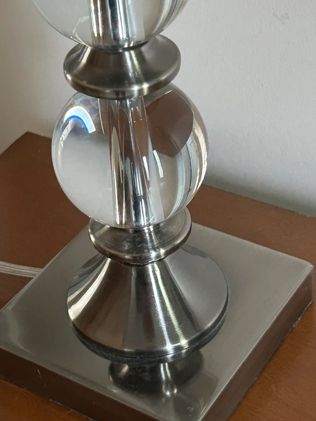 Table Lamp with Crystal Ball Design image indicator(3)