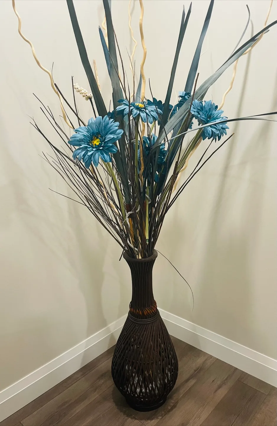 Decorative Flower Arrangement in Vase thumbnail