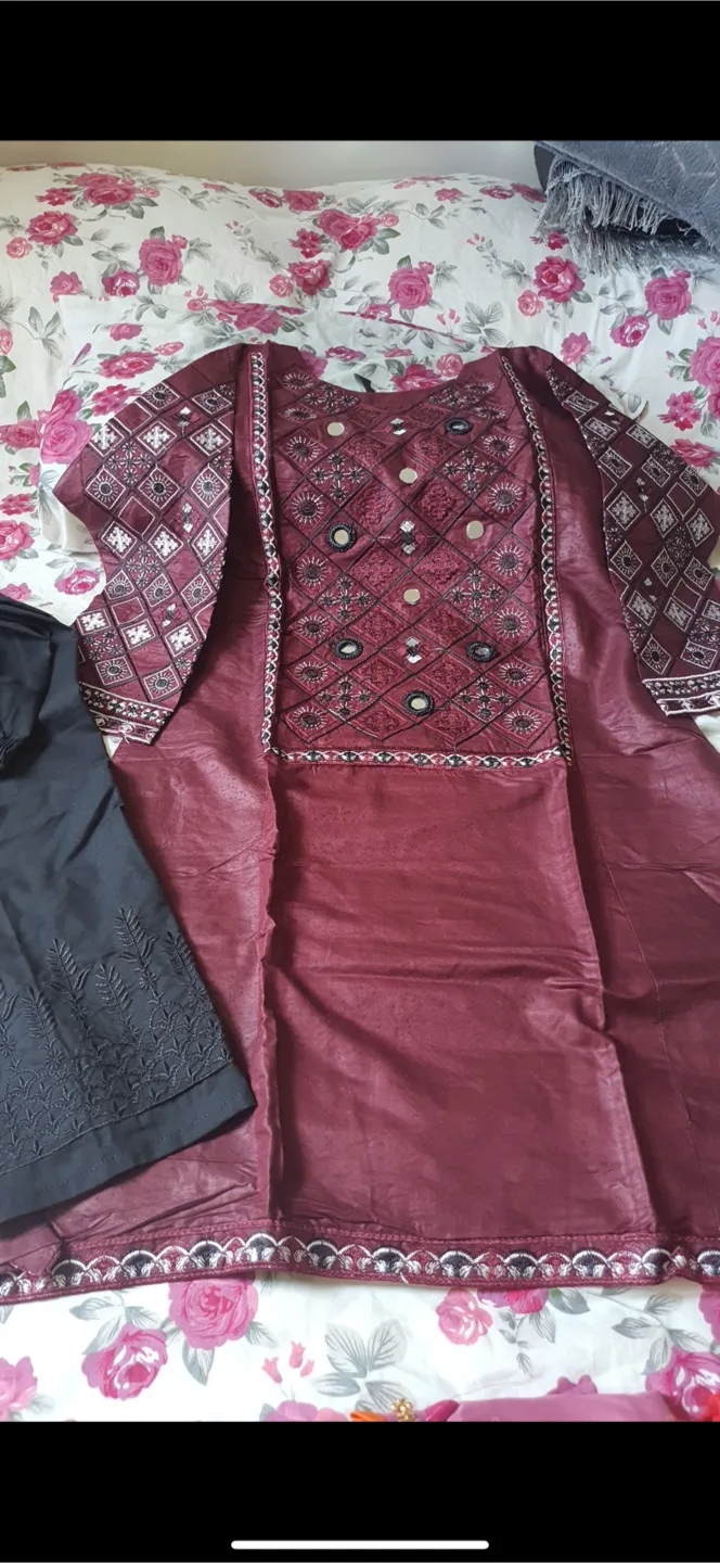 Salwar Kameez - Traditional South Asian Outfit image indicator(3)