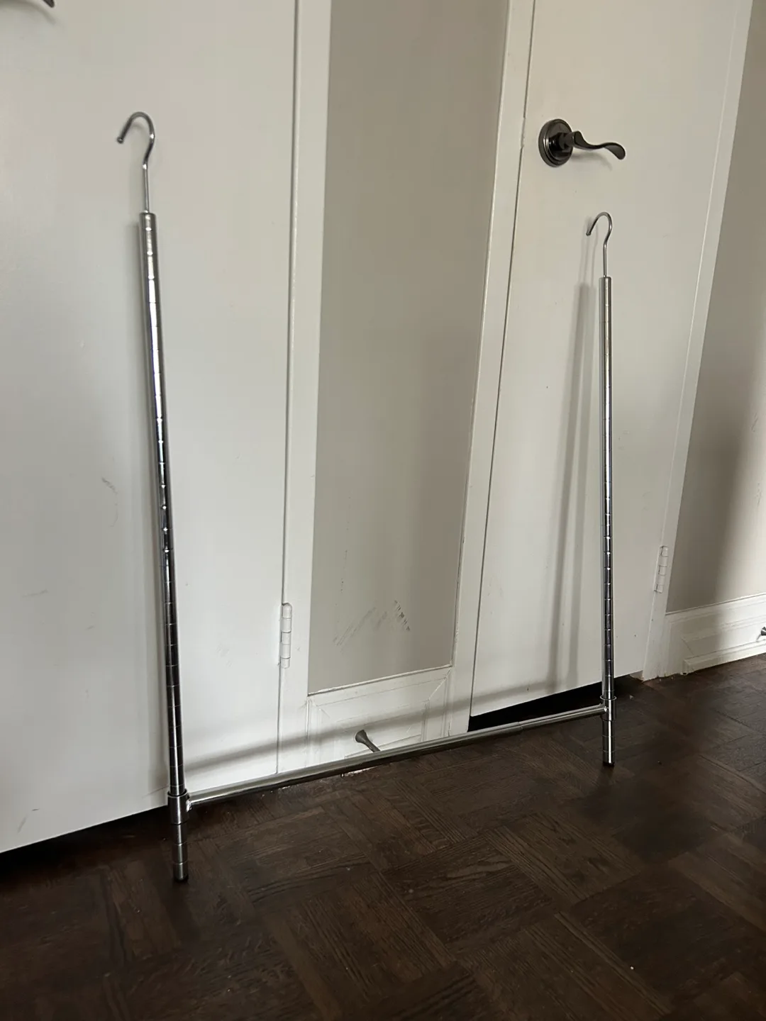 Adjustable Closet Rod - Chrome Finish thumbnail