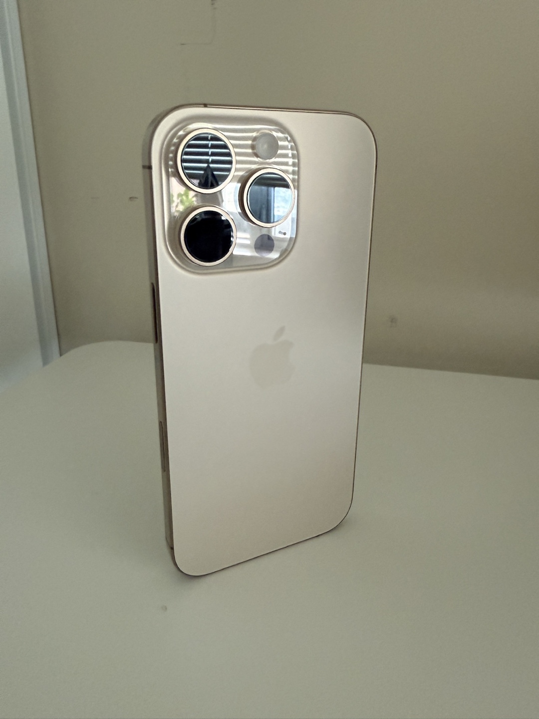 New iPhone 16 Pro - 128GB Gold - photo 2