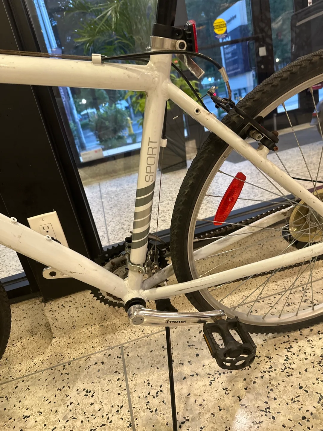 Raleigh Sport White Bicycle image indicator(3)