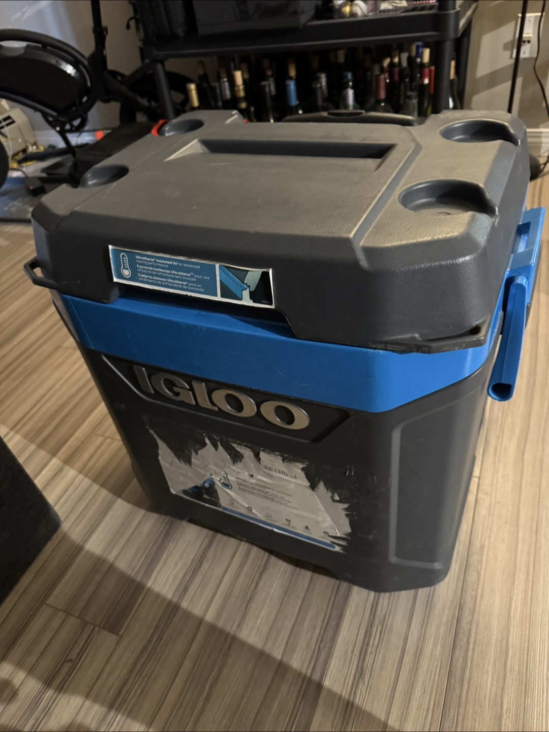 Igloo Wheeled Cooler - Great for Summer! - photo 3
