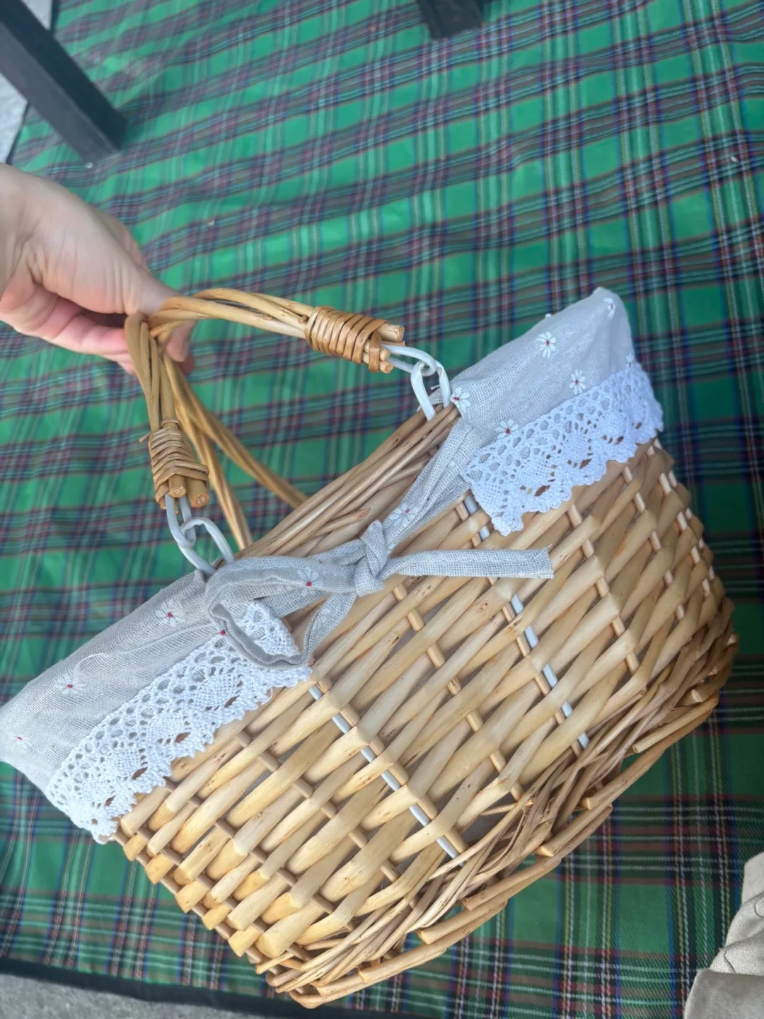 Wicker Picnic Basket with Liner -New image indicator(2)