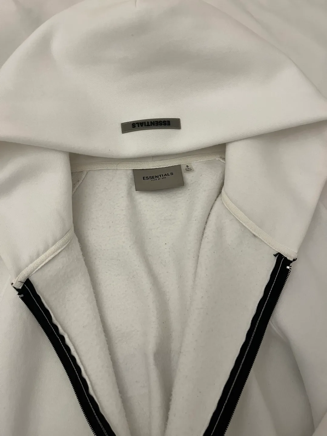 Essentials Fear of God White Zip-Up Hoodie - Size S image indicator(3)