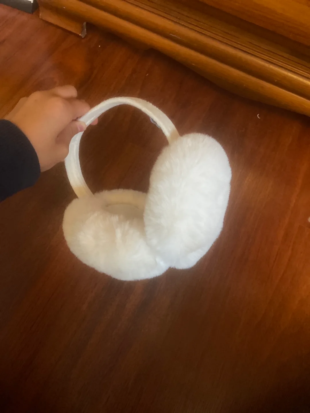 Steve Madden White Earmuffs image indicator(2)