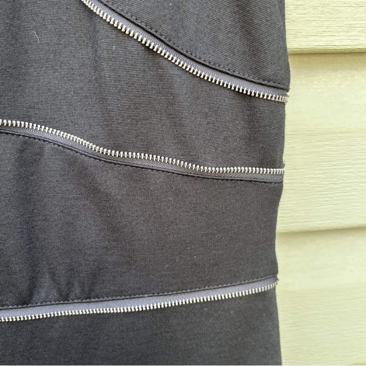 BGN Sleeveless Fitted Dress with Decorative Zippers Size 11/12 - photo 3