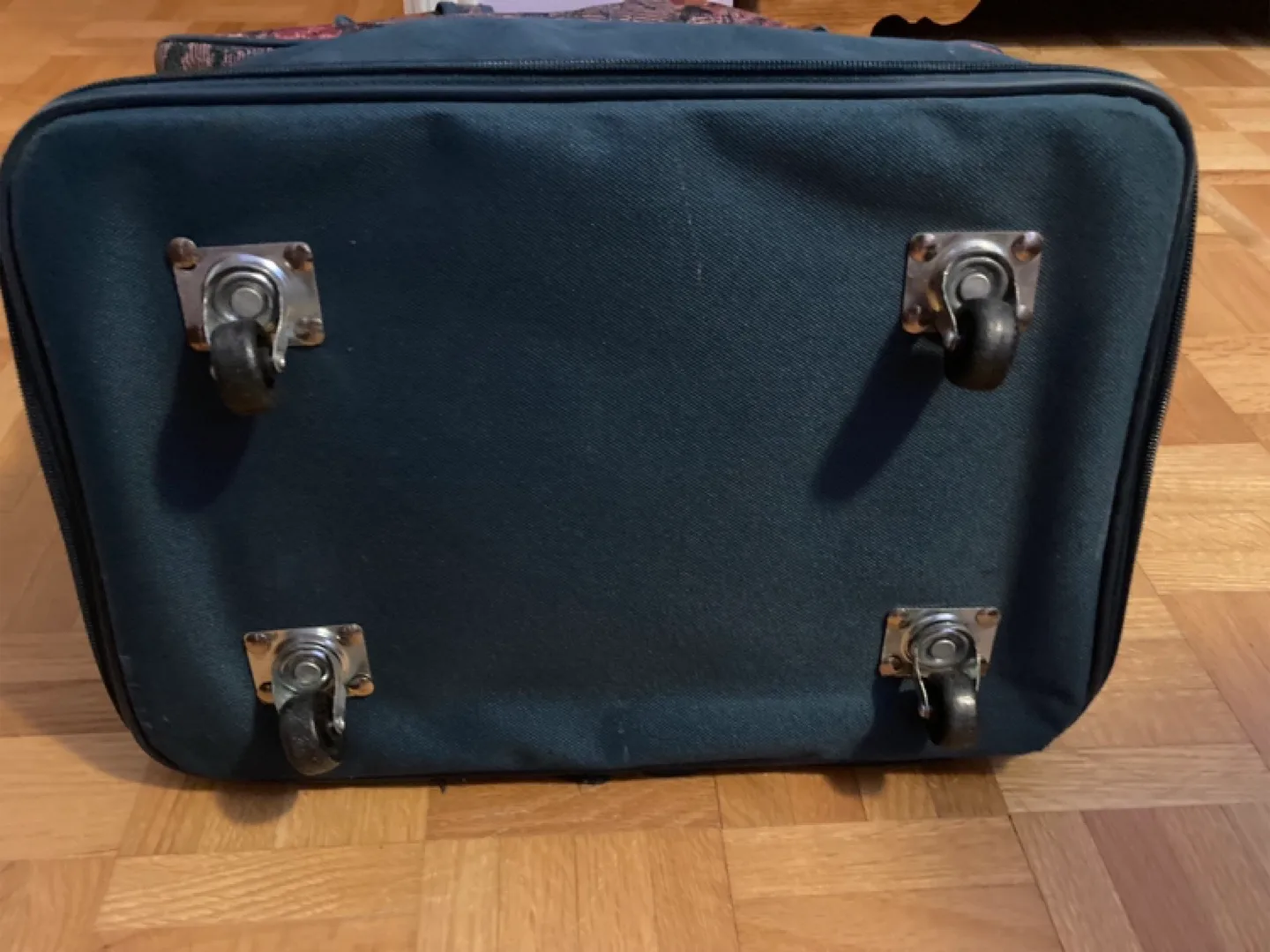 Riviera Floral Rolling Suitcase image indicator(2)