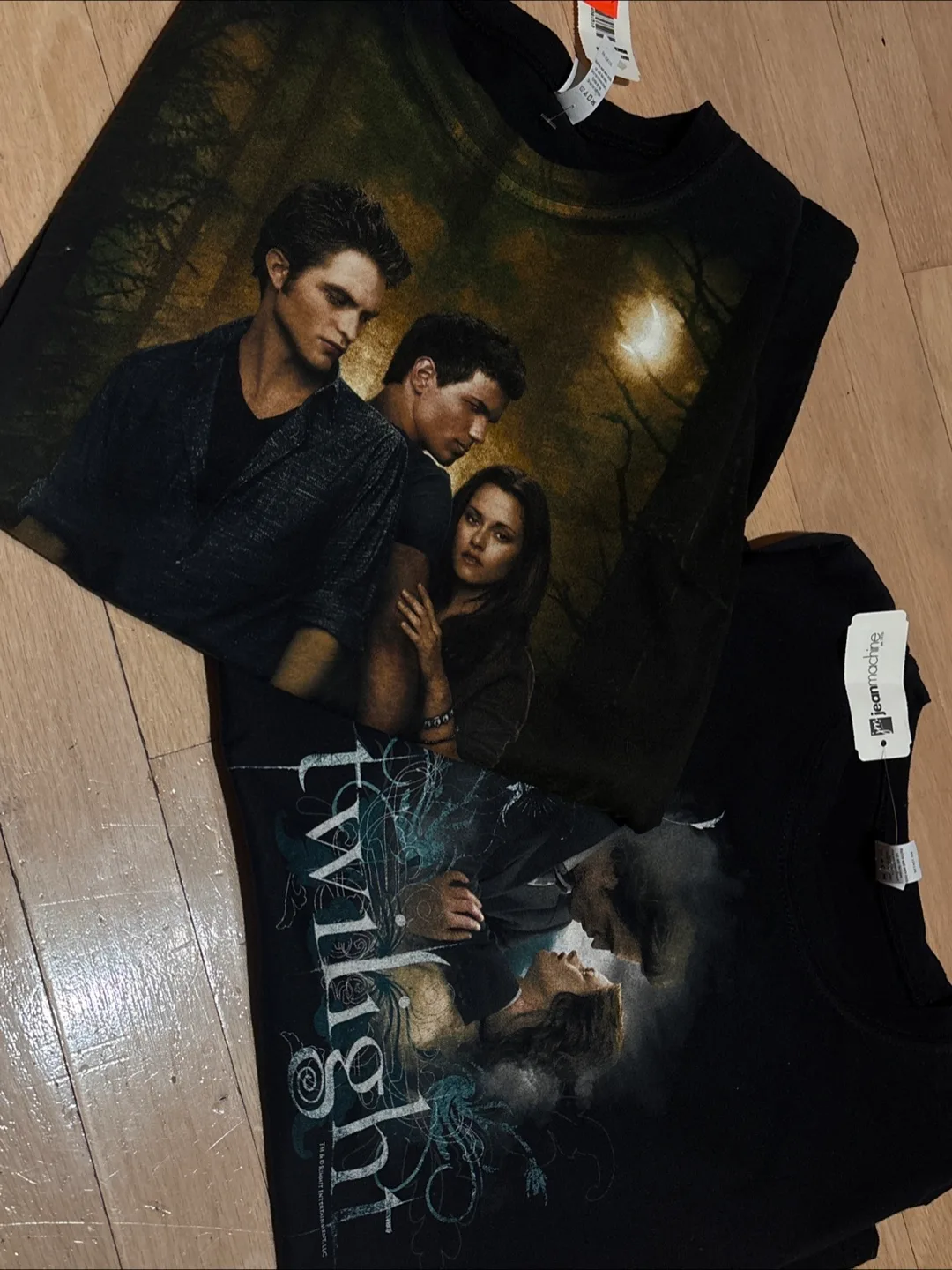 Twilight Saga T-Shirts - New Moon & Twilight thumbnail