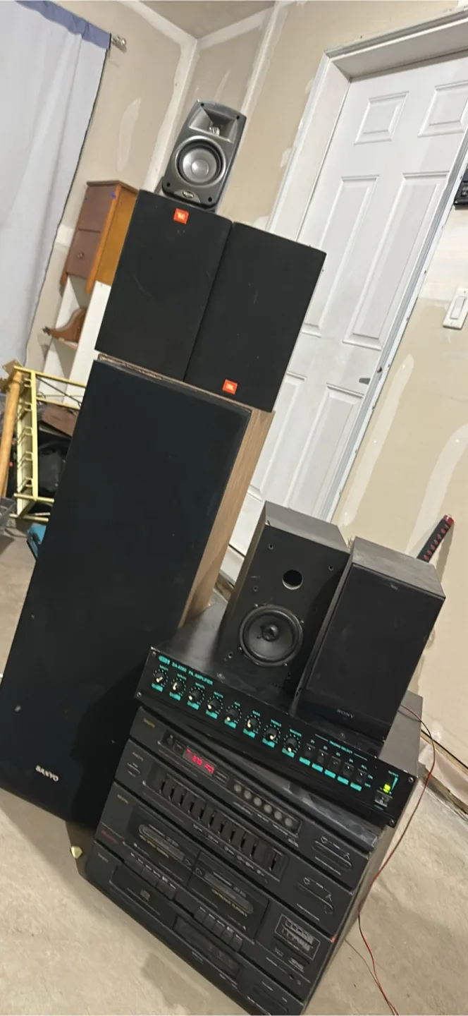 JBL Speakers & Sanyo Stereo System thumbnail