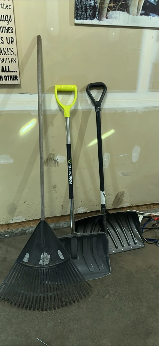 Snowpro Snow Shovel & Leaf Rake thumbnail