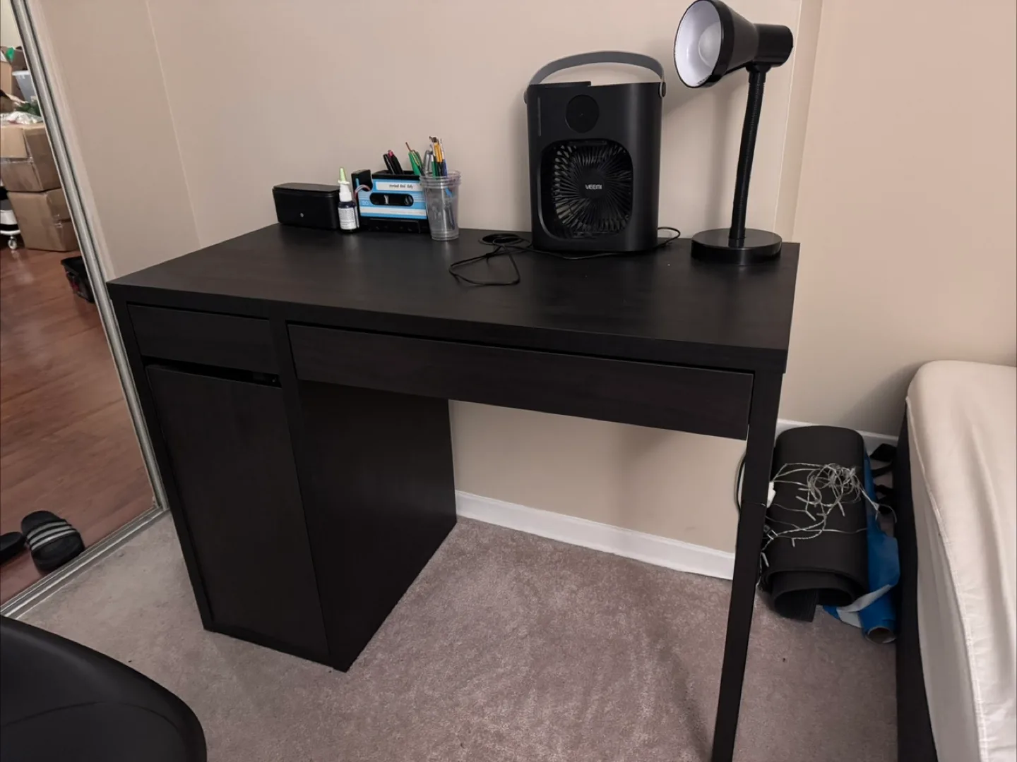 IKEA Micke Desk - Black thumbnail