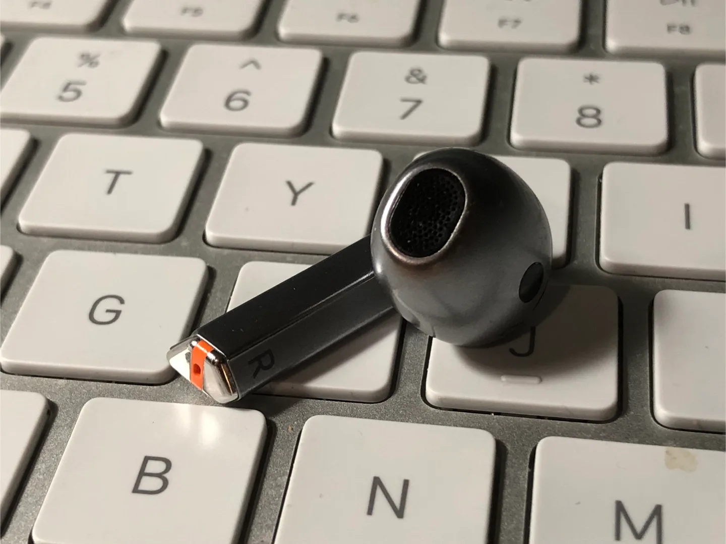 LEFT Samsung Galaxy Buds 3 wireless earbud only image indicator(3)