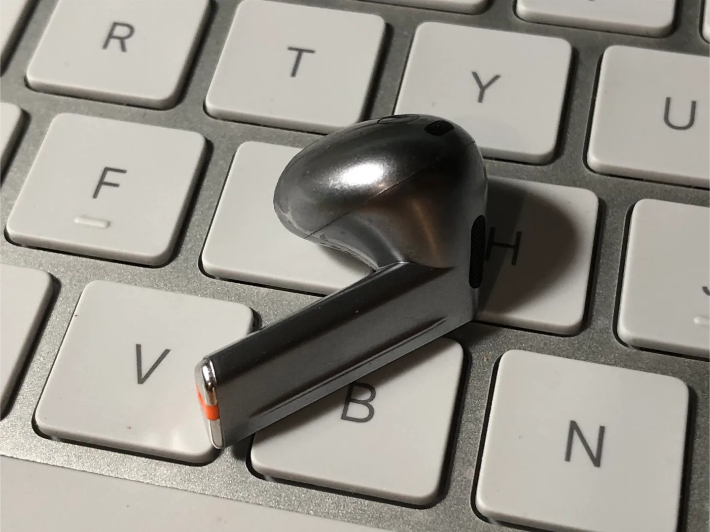 LEFT Samsung Galaxy Buds 3 wireless earbud only image indicator(2)