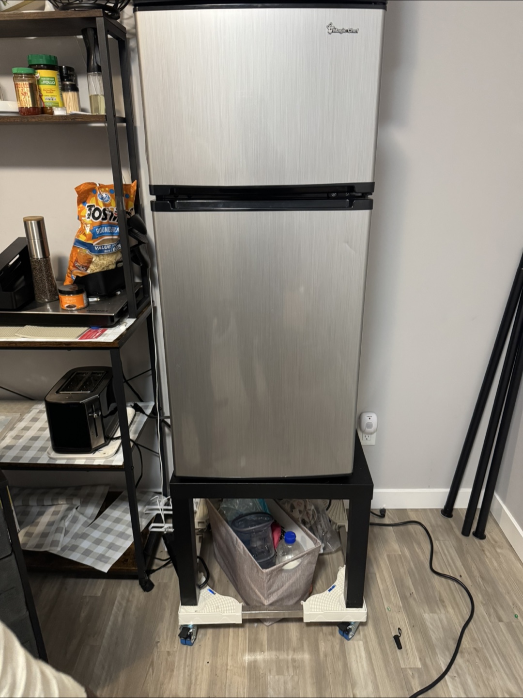 Magic Chef Compact Refrigerator - photo 4
