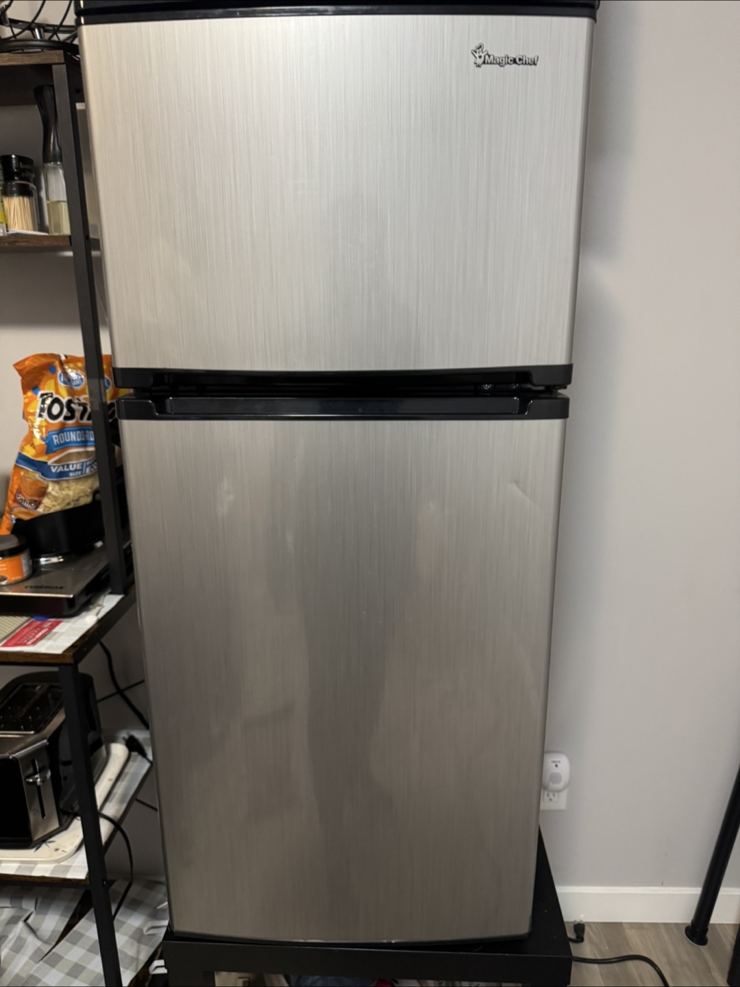 Magic Chef Compact Refrigerator - photo 3