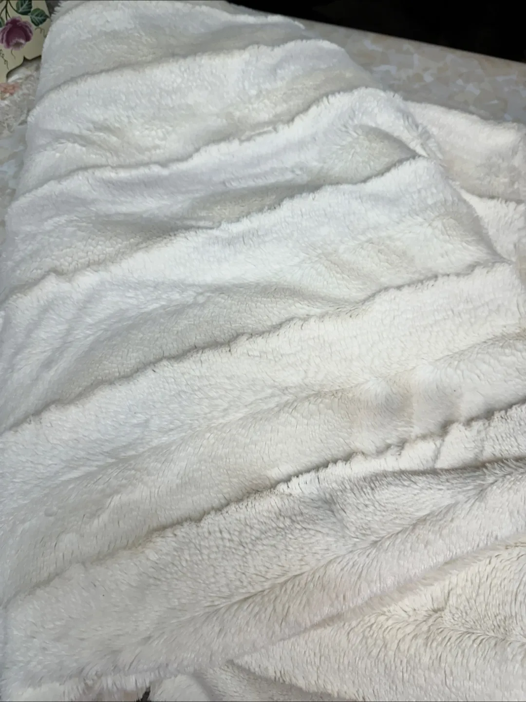 Indigo Faux Fur Creamy Coloured Throw Blanket thumbnail