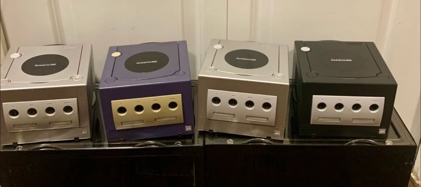 Nintendo GameCube Console - Indigo, Black, Silver image indicator(2)