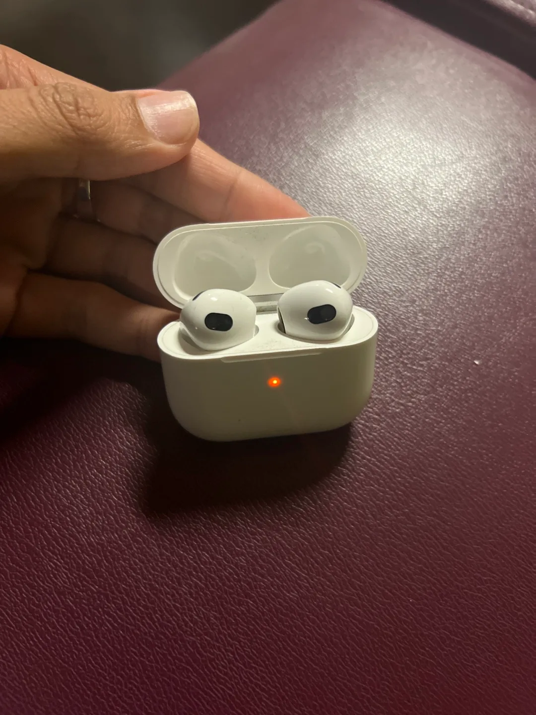 Apple AirPods 3rd generation image indicator(2)