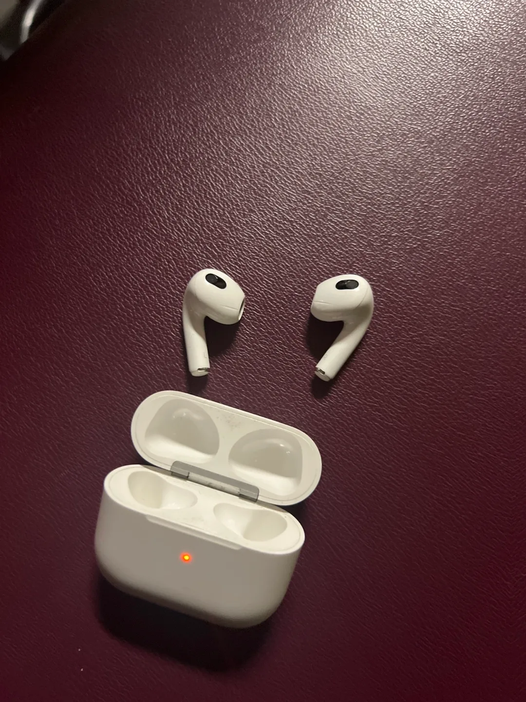 Apple AirPods 3rd generation image indicator(3)