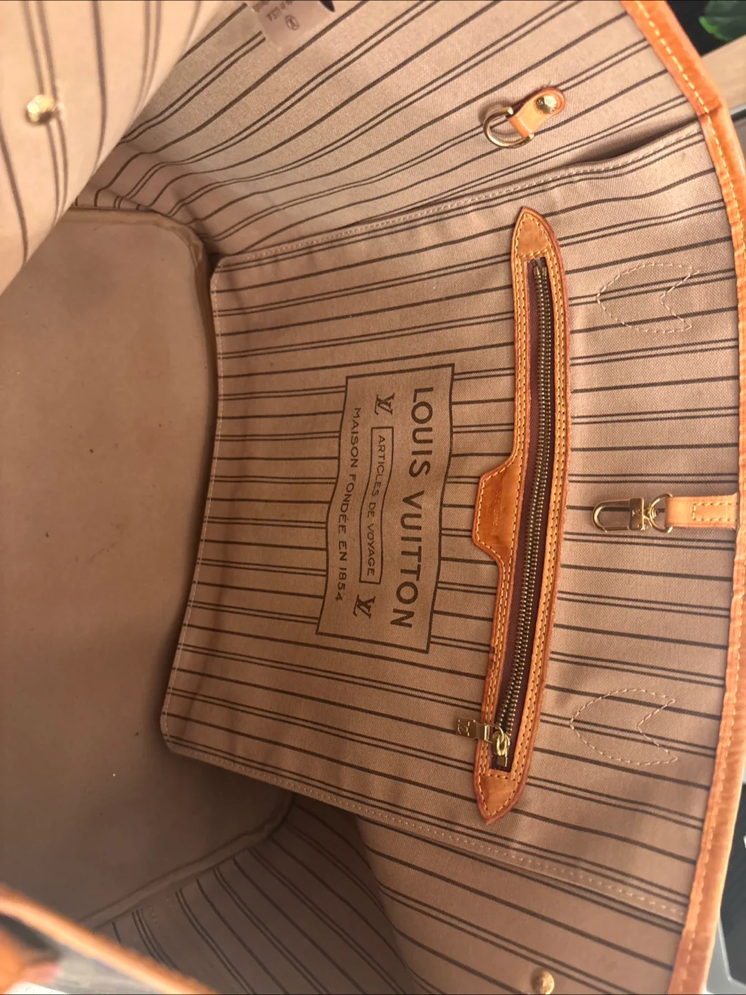 Louis Vuitton Neverfull GMTote Bag image indicator(9)