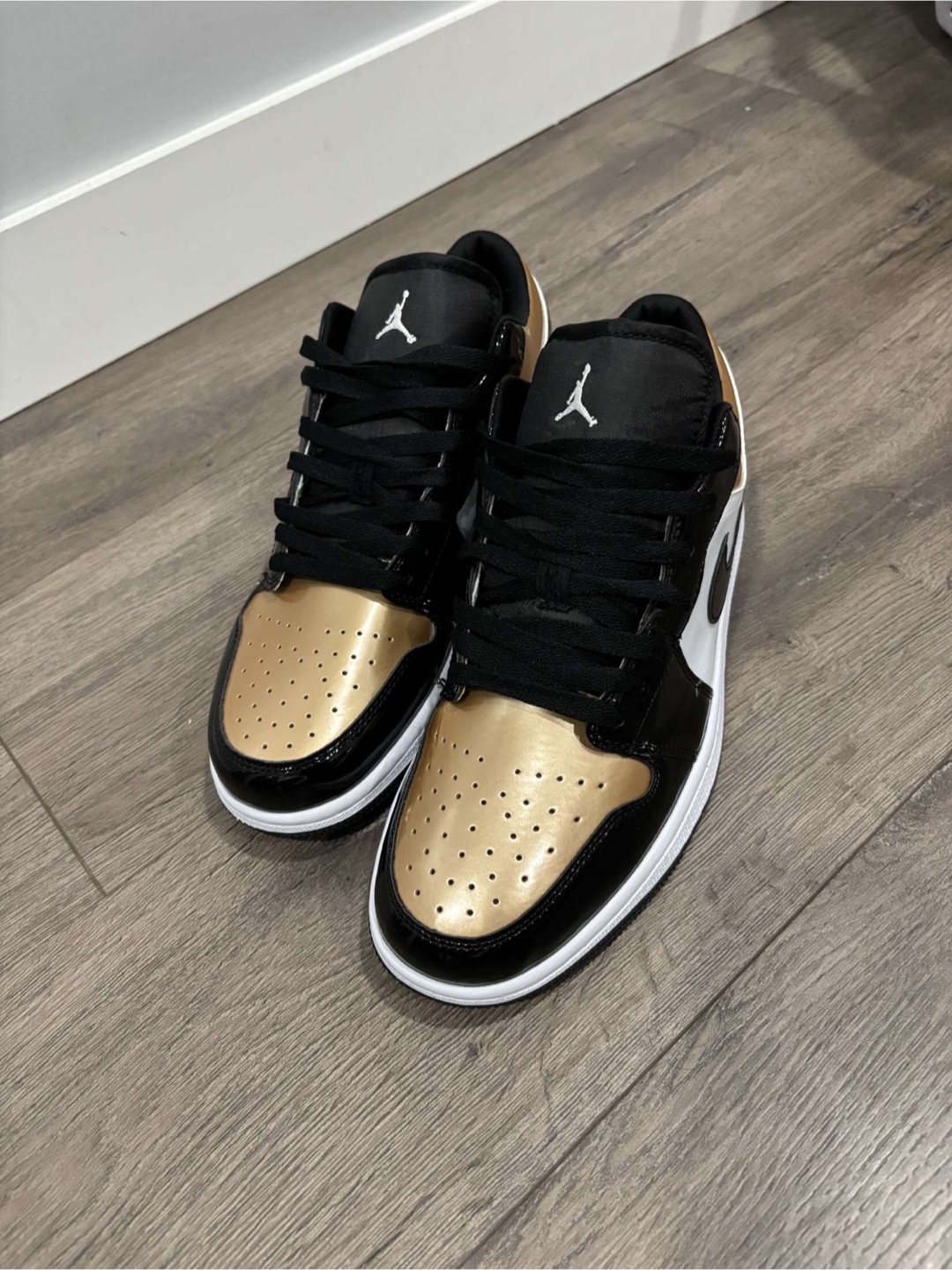 Air Jordan 1 Low Black/Metallic Gold - photo 2