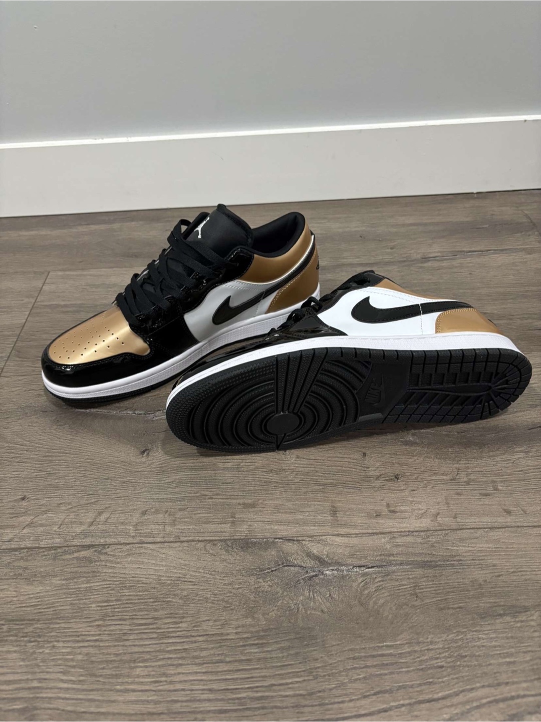 Air Jordan 1 Low Black/Metallic Gold - photo 3