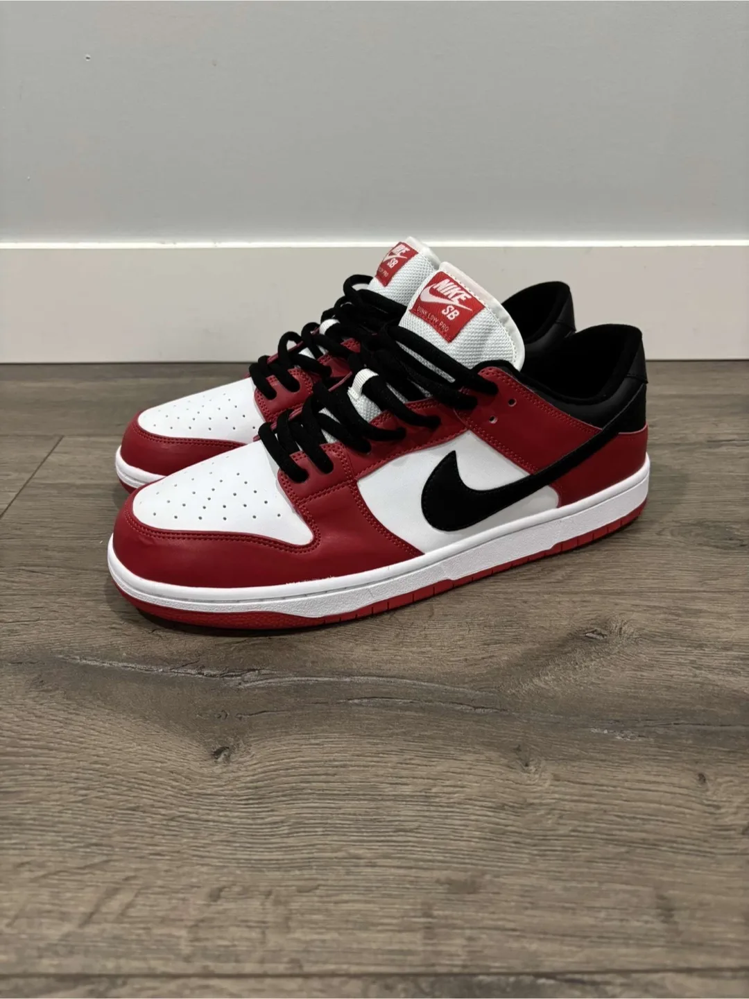 Nike SB Dunk Low Chicago thumbnail