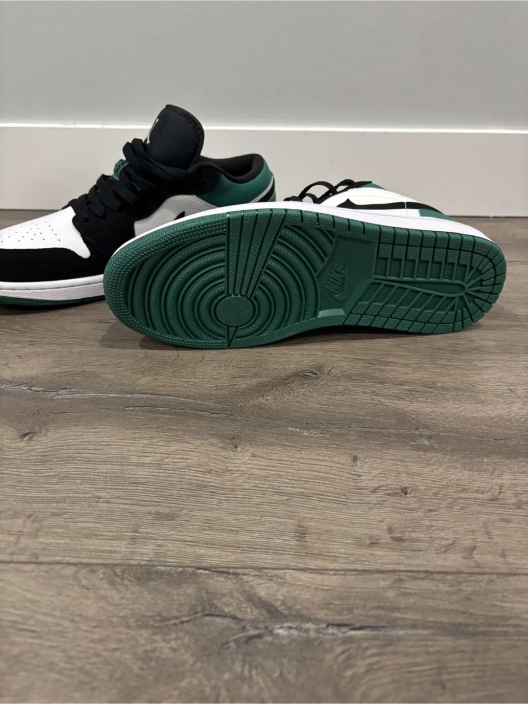 Nike Air Jordan 1 Low Green - photo 4