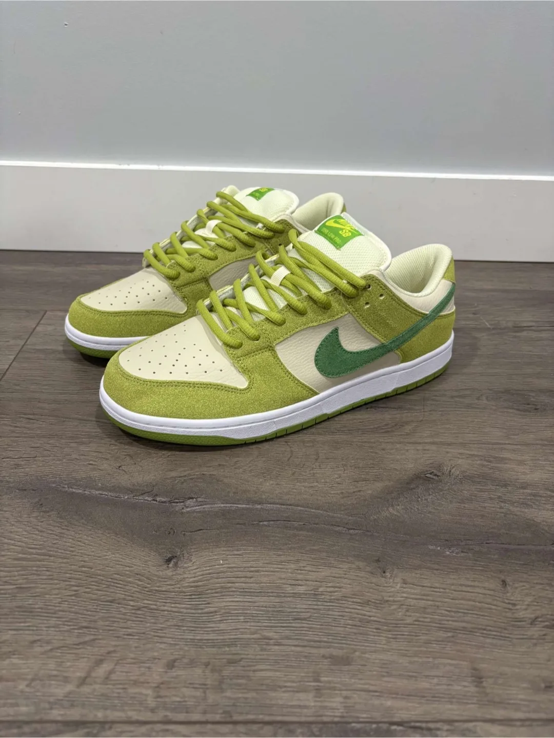 Nike SB Dunk Low Apple Green thumbnail