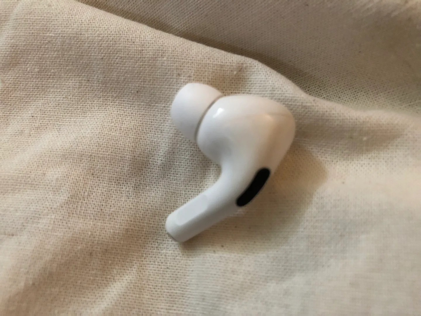 Apple AirPods Pro (Single Earbud) LEFT image indicator(2)