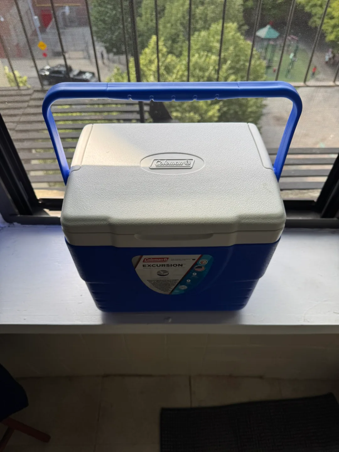 Coleman Excursion 9-Quart Personal Cooler - Blue image indicator(2)