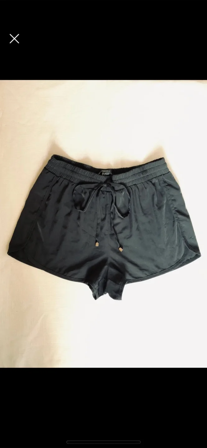 Women’s Black Shorts-Size-M image indicator(3)