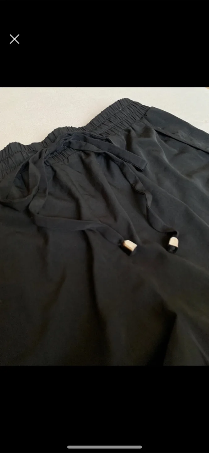 Women’s Black Shorts-Size-M image indicator(5)