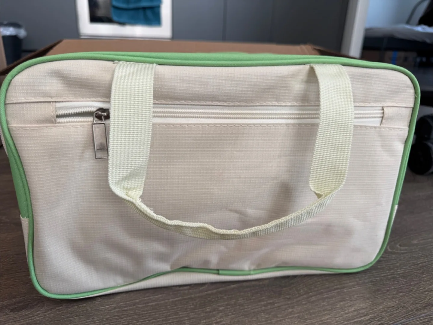 Green & Beige Waterproof Bag image indicator(4)