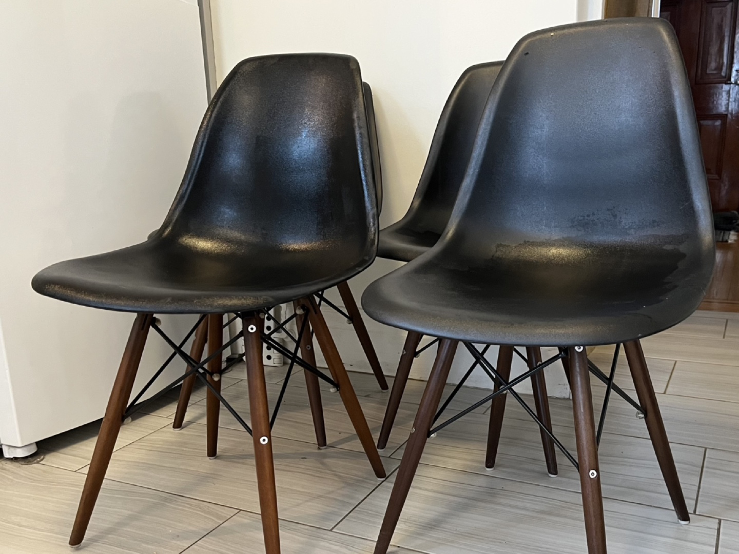 Mid century modern reproduction chairs, set of 4 - photo 3