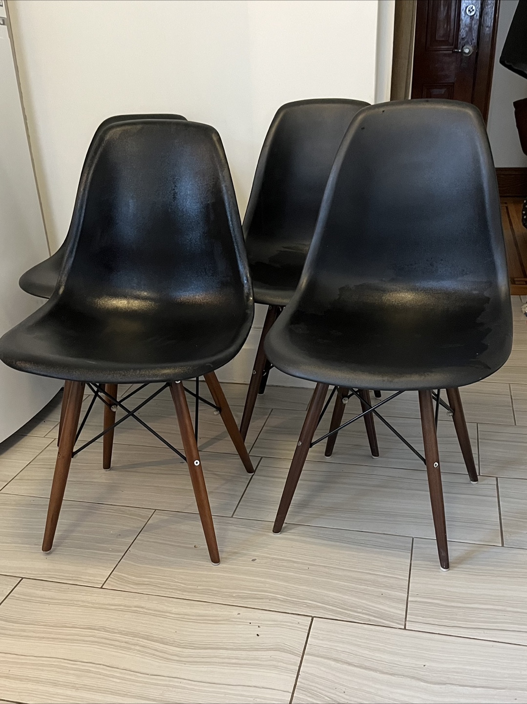 Mid century modern reproduction chairs, set of 4 - photo 4