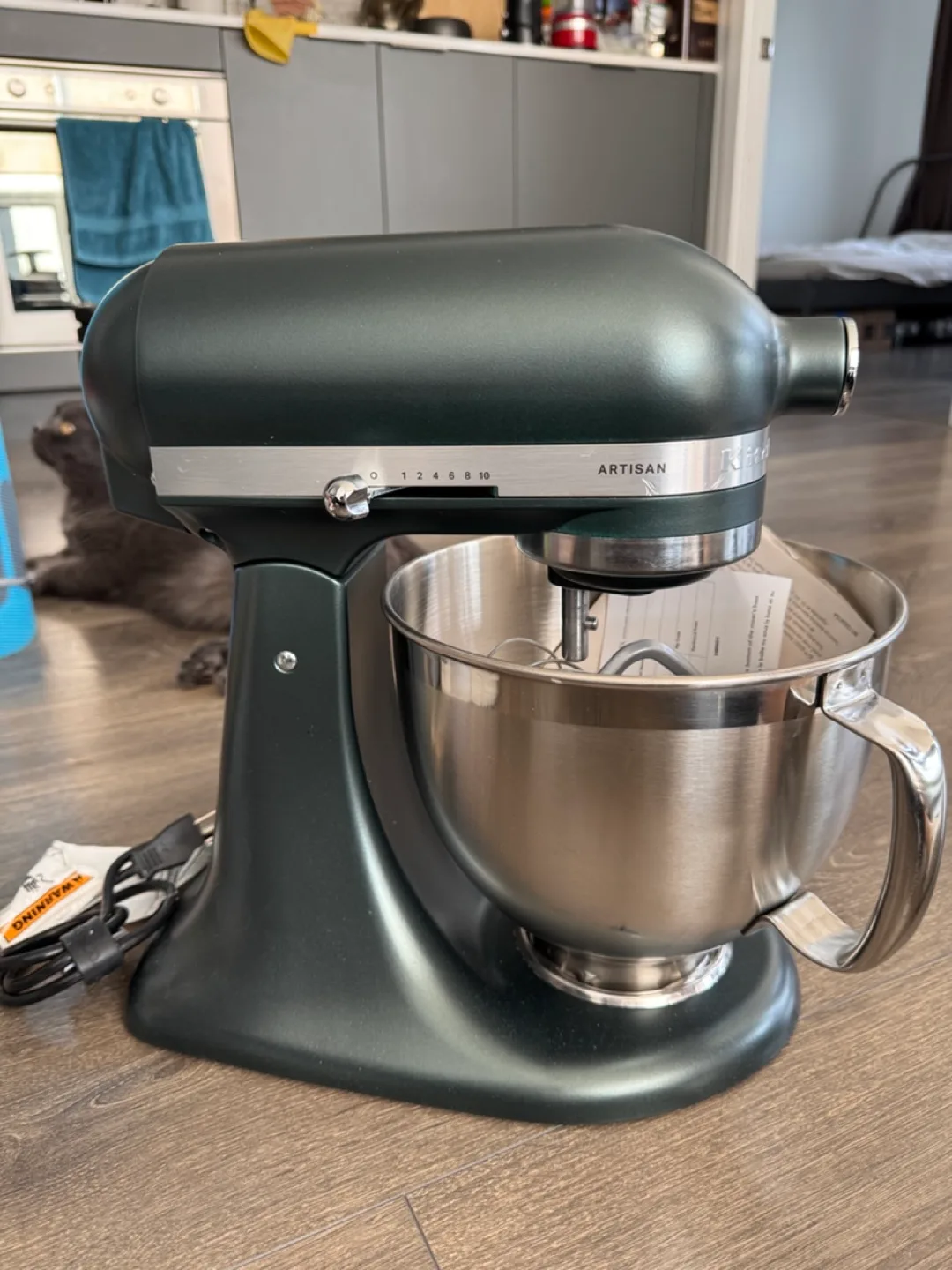 KitchenAid Artisan Stand Mixer - Excellent Condition! thumbnail