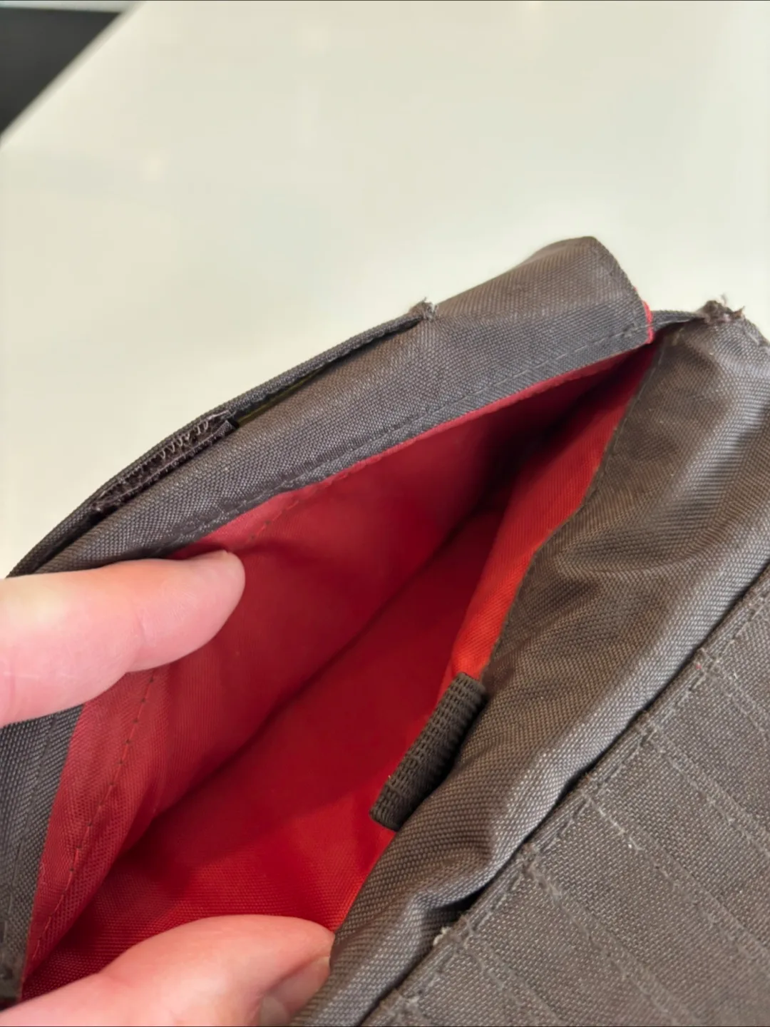 Baggallini Brown Leather Crossbody Purse For Sale image indicator(4)